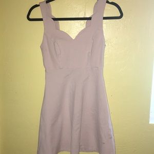 Pink woman’s dress low-cut 💕